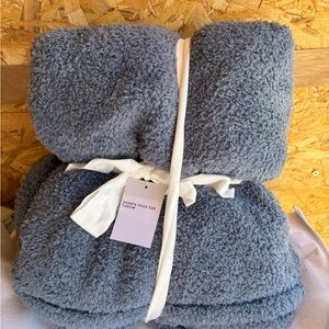 NWT Nordstrom Rack Sherpa Faux Fur Throw